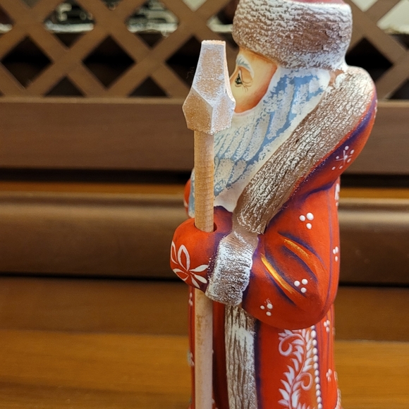 Tyche Art Studio Ukrainian Hand Carved Wooden Santa Tiny Flaw - Picture 6 of 8